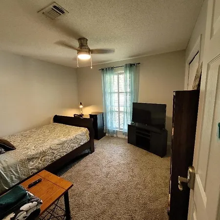 Bedroom Four Minutes From Beach Pensacola Exterior photo