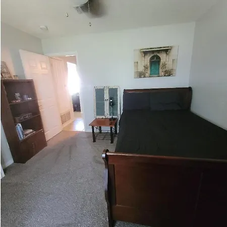Bedroom Four Minutes From Beach Pensacola Exterior photo