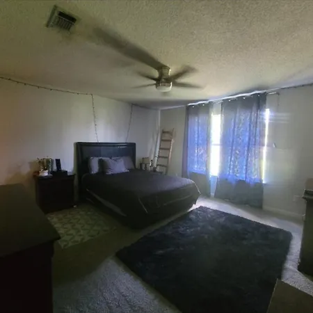 Bedroom Four Minutes From Beach Pensacola Exterior photo