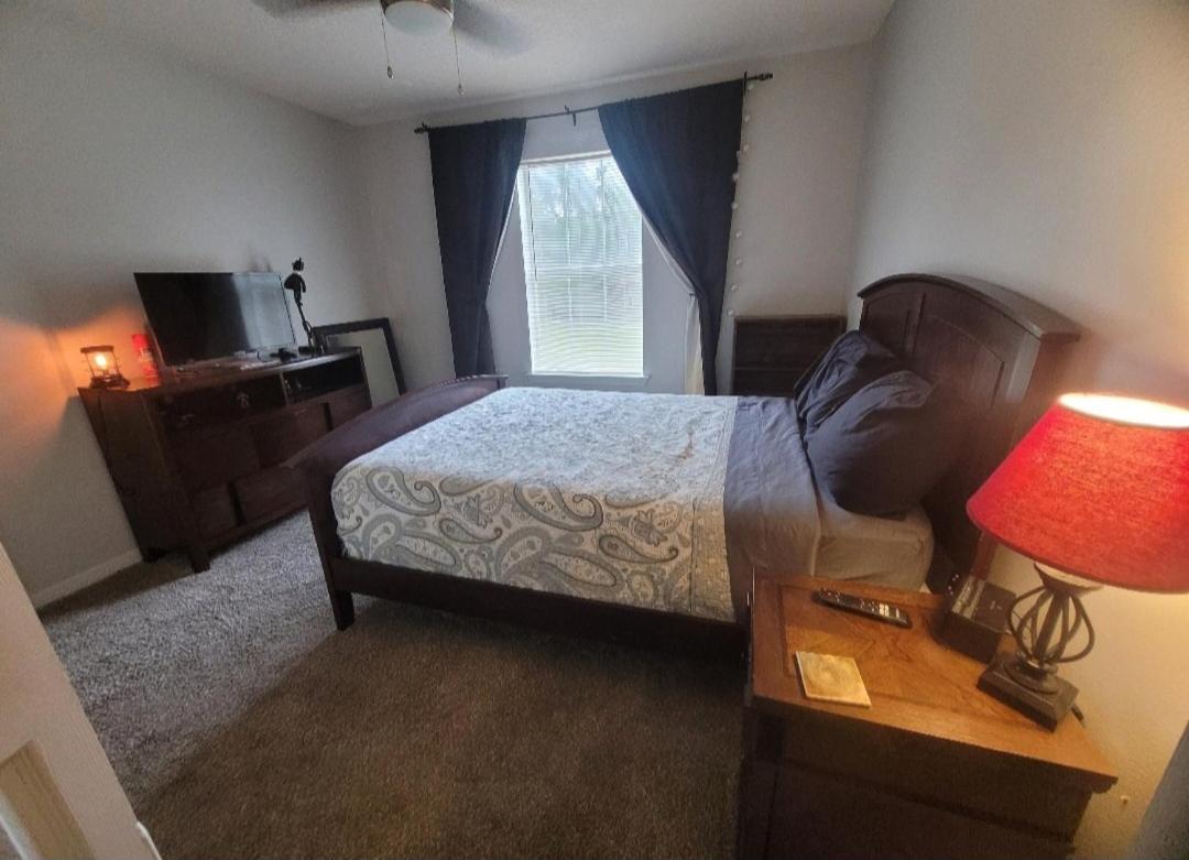 Bedroom Four Minutes From Pensacola