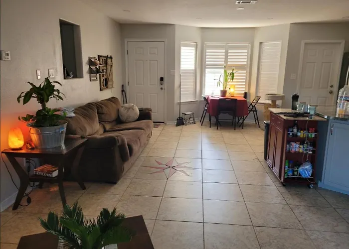 Bedroom Four Minutes From Beach