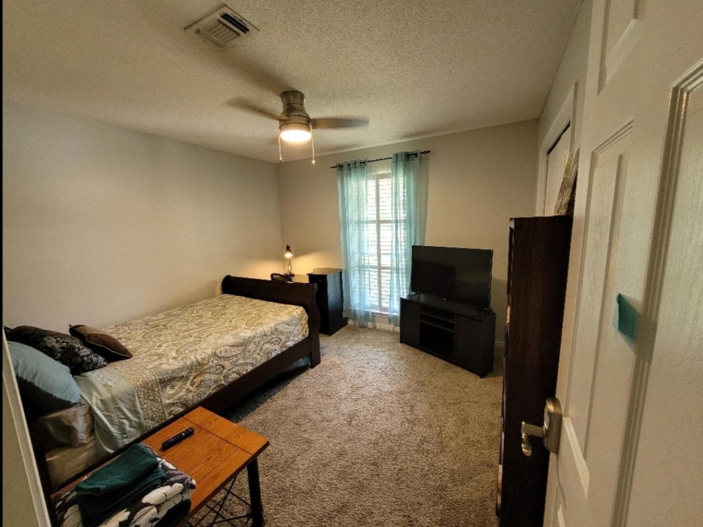 Bedroom Four Minutes From