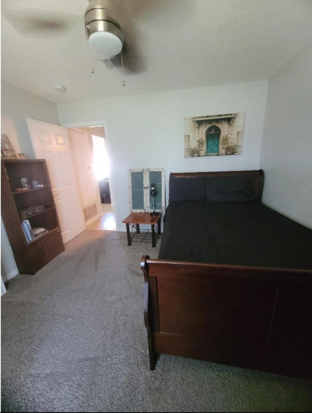 Bedroom Four Minutes From Pensacola